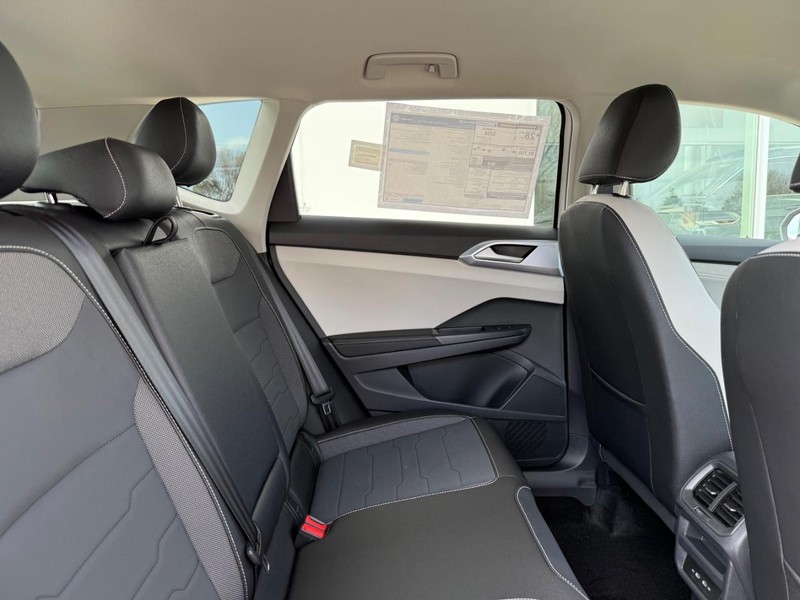 Volkswagen Taos Vehicle Full-screen Gallery Image 5