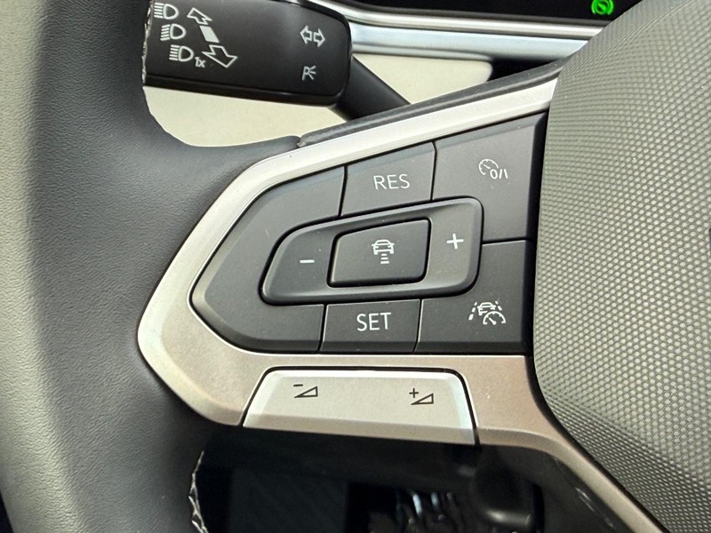 Volkswagen Taos Vehicle Full-screen Gallery Image 11
