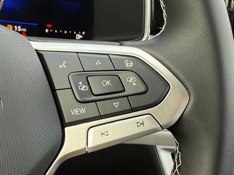 Volkswagen Taos Vehicle Full-screen Gallery Image 12