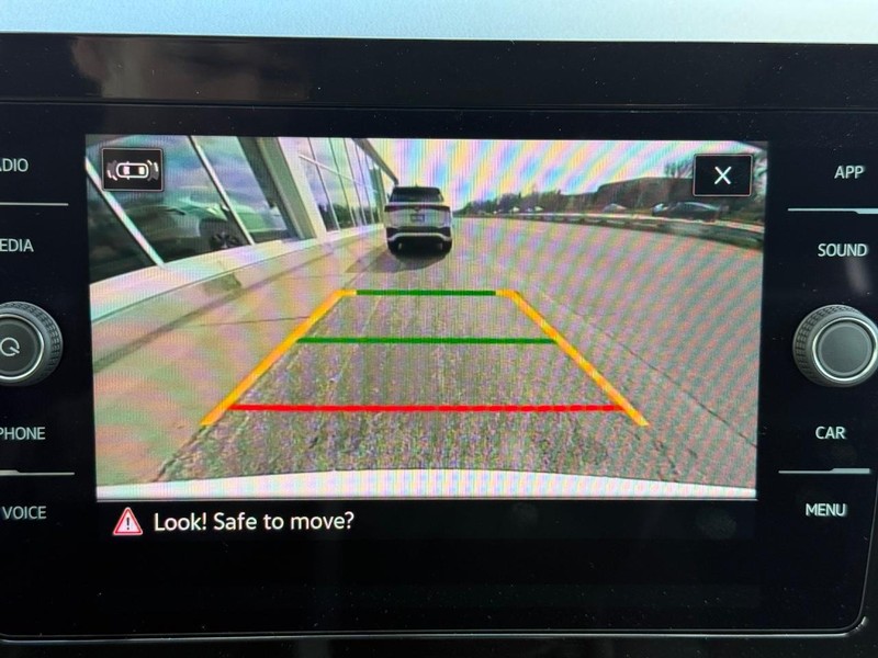 Volkswagen Taos Vehicle Full-screen Gallery Image 13