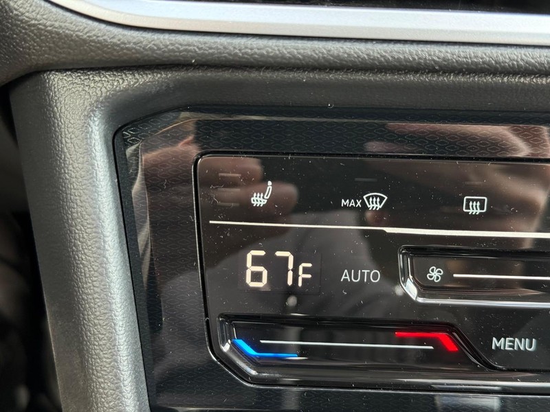Volkswagen Taos Vehicle Full-screen Gallery Image 14