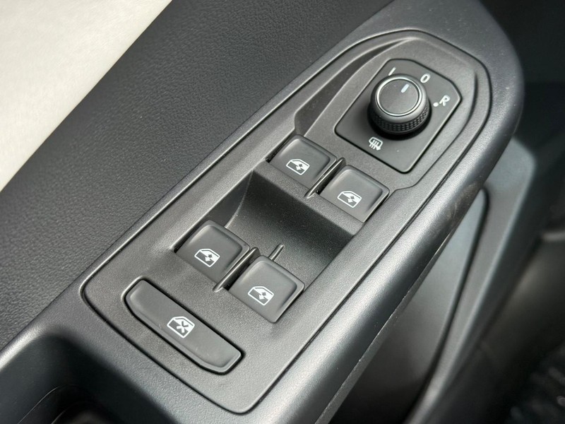 Volkswagen Taos Vehicle Full-screen Gallery Image 15
