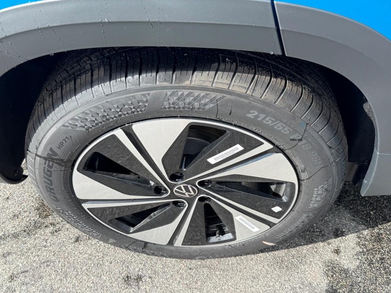 Volkswagen Taos Vehicle Full-screen Gallery Image 4
