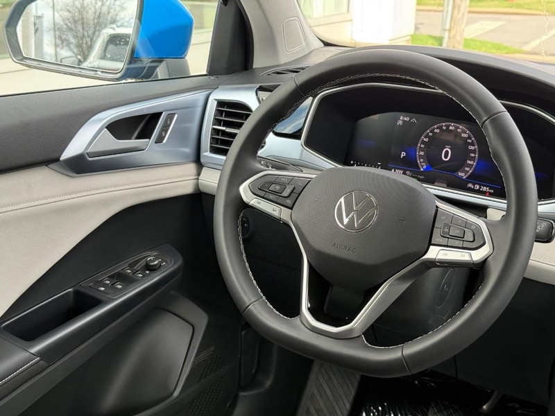 Volkswagen Taos Vehicle Full-screen Gallery Image 9