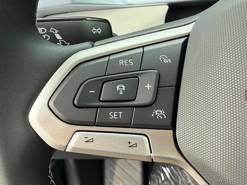 Volkswagen Taos Vehicle Full-screen Gallery Image 11