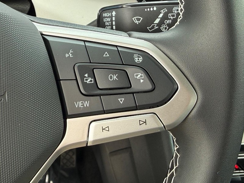 Volkswagen Taos Vehicle Full-screen Gallery Image 12