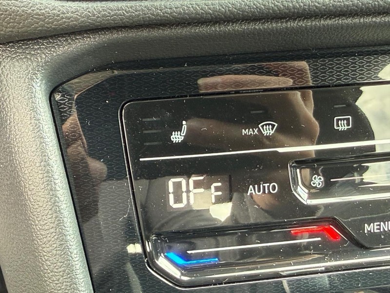 Volkswagen Taos Vehicle Full-screen Gallery Image 14