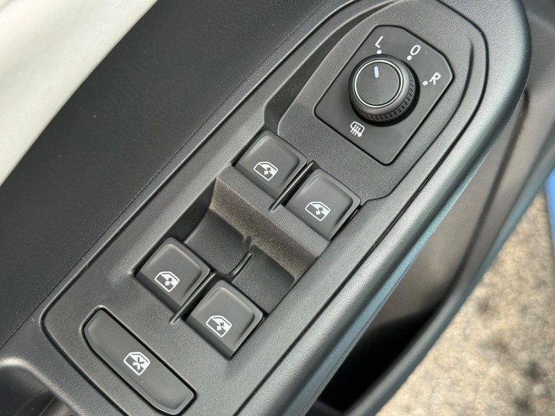 Volkswagen Taos Vehicle Full-screen Gallery Image 15