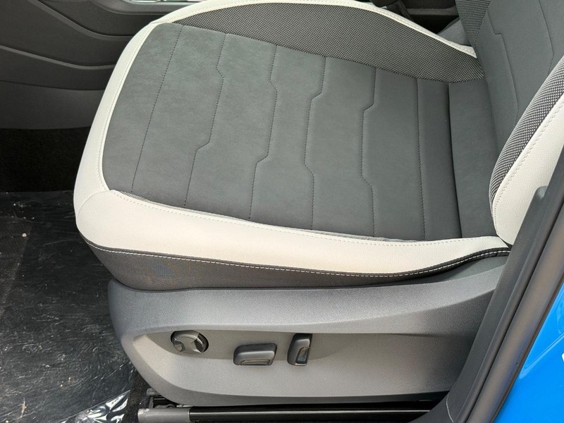 Volkswagen Taos Vehicle Full-screen Gallery Image 16