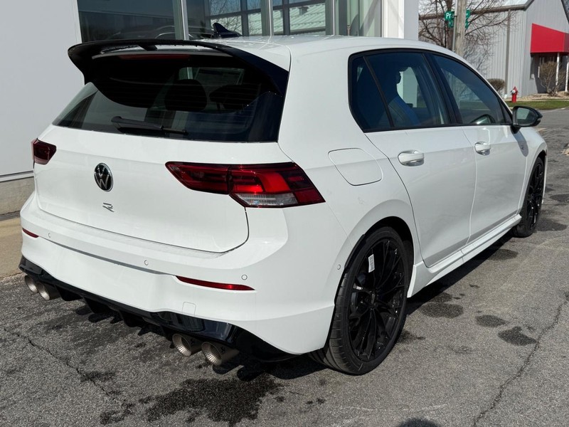 Volkswagen Golf R Vehicle Full-screen Gallery Image 3