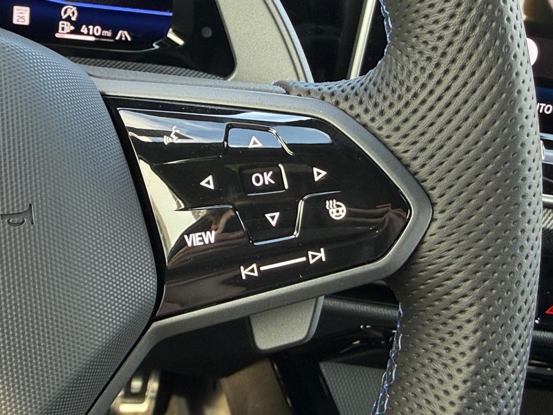Volkswagen Golf R Vehicle Full-screen Gallery Image 12