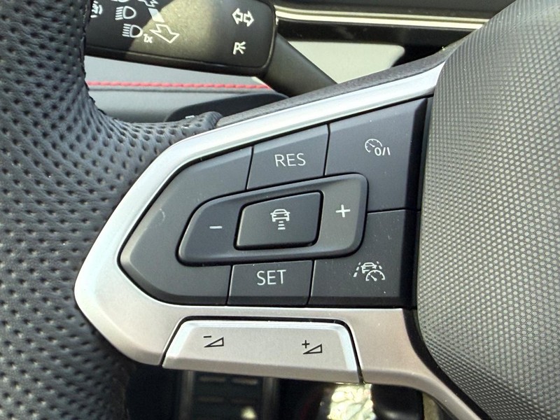 Volkswagen Jetta GLI Vehicle Full-screen Gallery Image 11