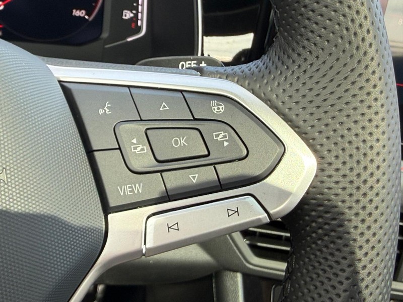 Volkswagen Jetta GLI Vehicle Full-screen Gallery Image 12