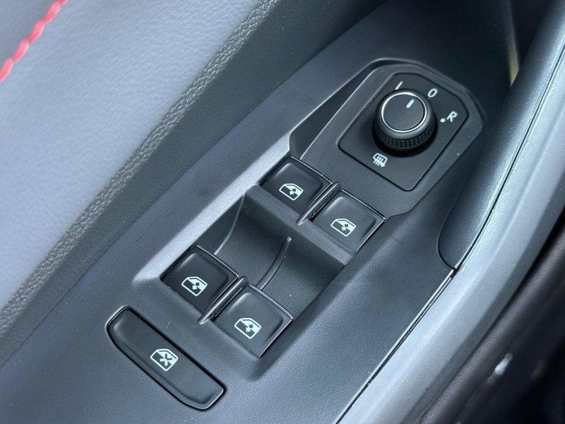 Volkswagen Jetta GLI Vehicle Full-screen Gallery Image 15