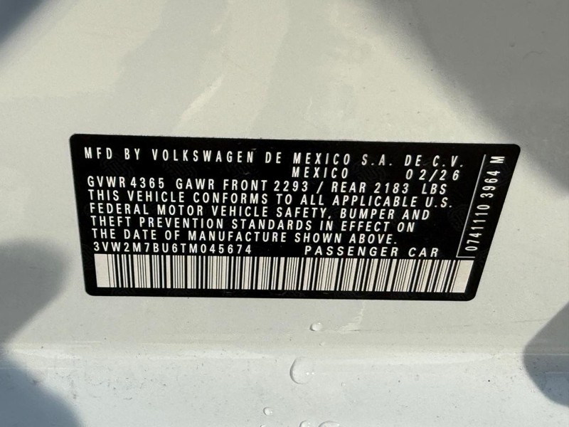 Volkswagen Jetta GLI Vehicle Full-screen Gallery Image 17