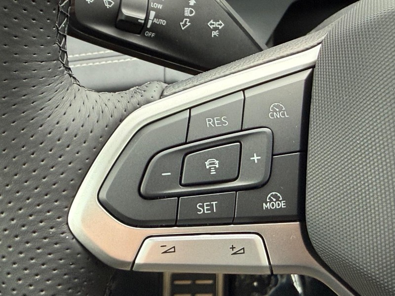 Volkswagen Tiguan Vehicle Full-screen Gallery Image 8