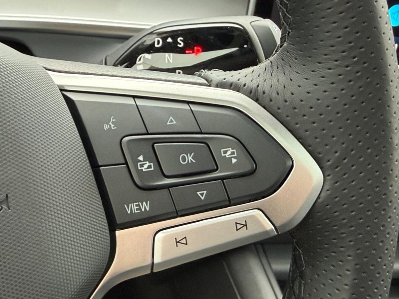 Volkswagen Tiguan Vehicle Full-screen Gallery Image 9
