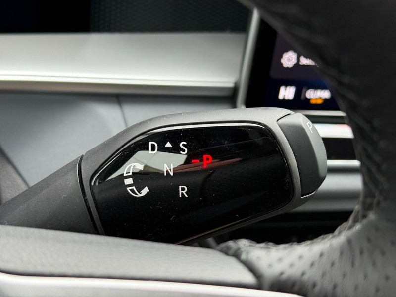Volkswagen Tiguan Vehicle Full-screen Gallery Image 10