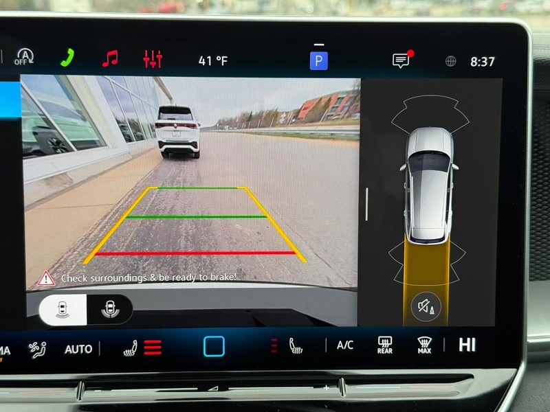 Volkswagen Tiguan Vehicle Full-screen Gallery Image 11