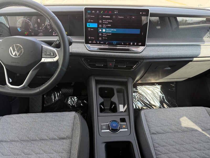 Volkswagen Tiguan Vehicle Full-screen Gallery Image 6