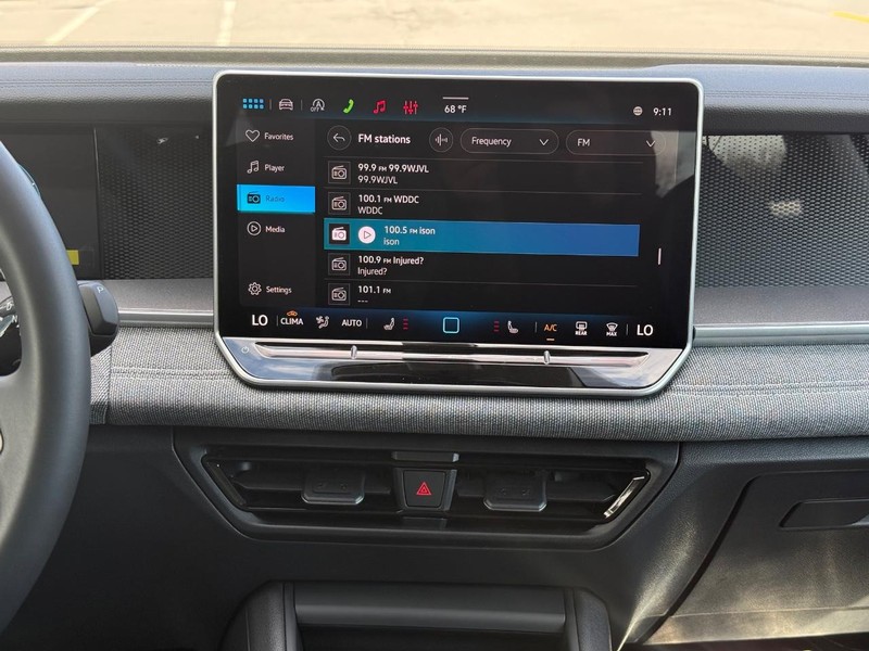 Volkswagen Tiguan Vehicle Full-screen Gallery Image 7