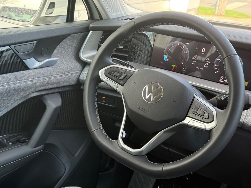 Volkswagen Tiguan Vehicle Full-screen Gallery Image 8