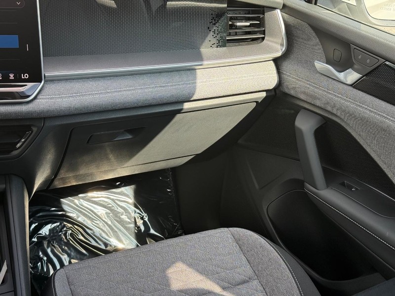 Volkswagen Tiguan Vehicle Full-screen Gallery Image 9