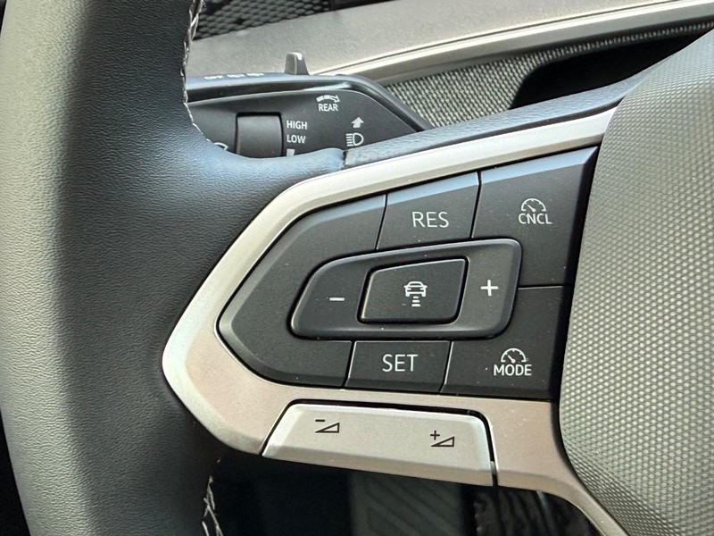 Volkswagen Tiguan Vehicle Full-screen Gallery Image 10