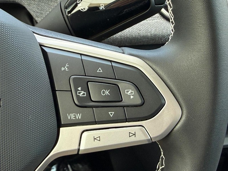Volkswagen Tiguan Vehicle Full-screen Gallery Image 11