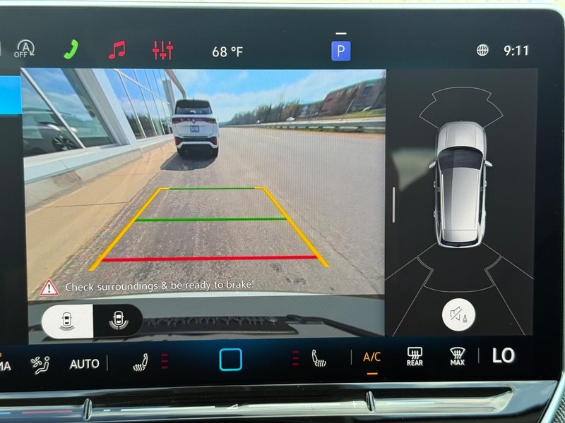 Volkswagen Tiguan Vehicle Full-screen Gallery Image 13