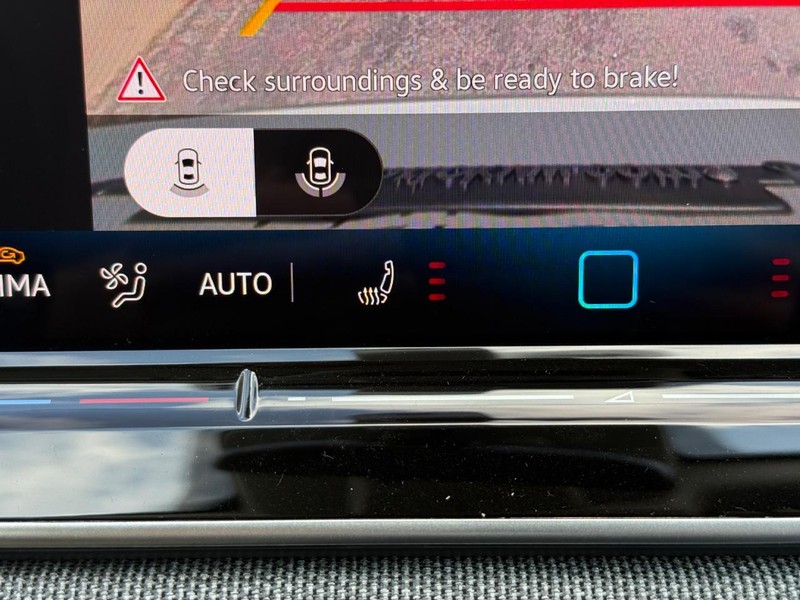 Volkswagen Tiguan Vehicle Full-screen Gallery Image 14