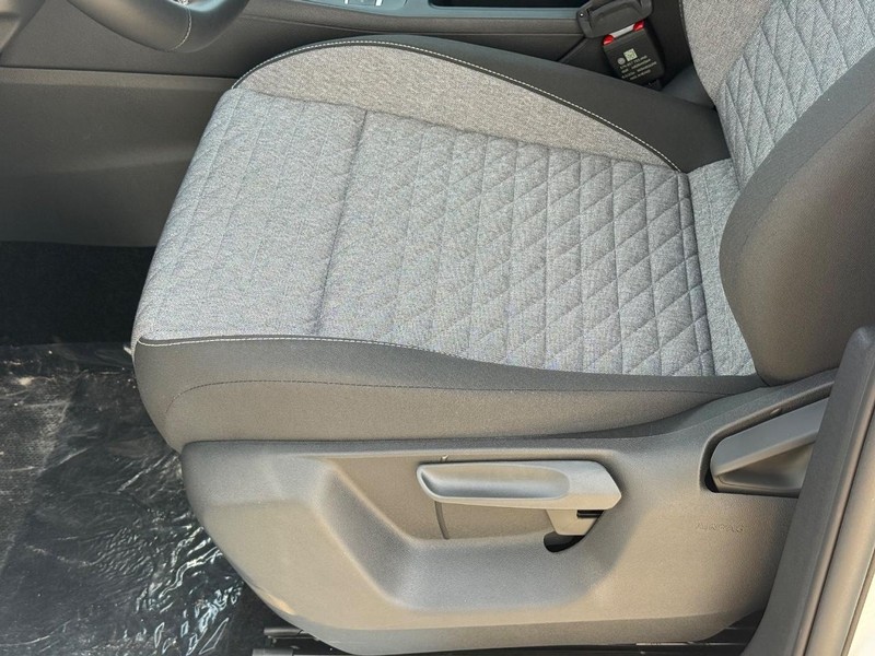 Volkswagen Tiguan Vehicle Full-screen Gallery Image 16