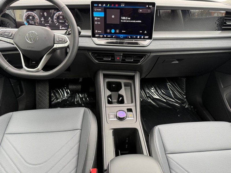 Volkswagen Tiguan Vehicle Full-screen Gallery Image 5