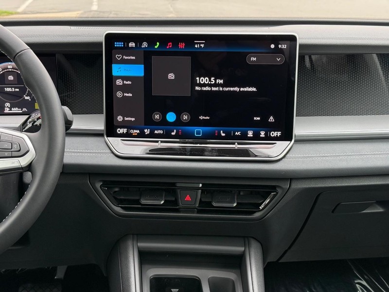 Volkswagen Tiguan Vehicle Full-screen Gallery Image 6