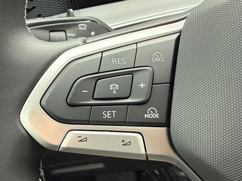 Volkswagen Tiguan Vehicle Full-screen Gallery Image 9