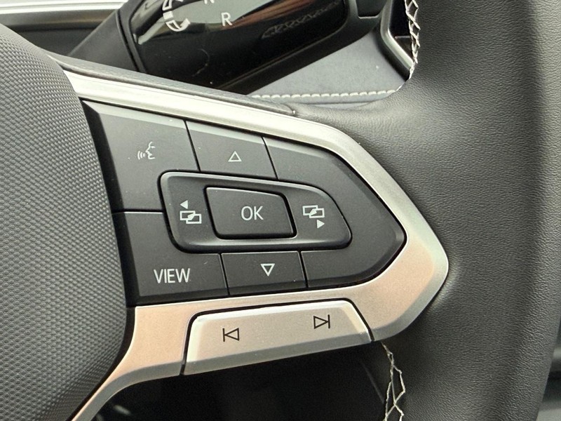 Volkswagen Tiguan Vehicle Full-screen Gallery Image 10