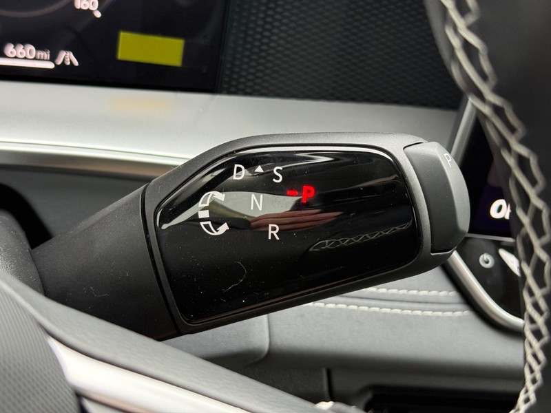 Volkswagen Tiguan Vehicle Full-screen Gallery Image 11