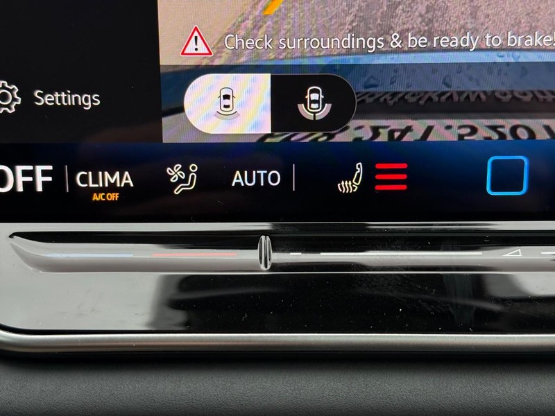 Volkswagen Tiguan Vehicle Full-screen Gallery Image 13