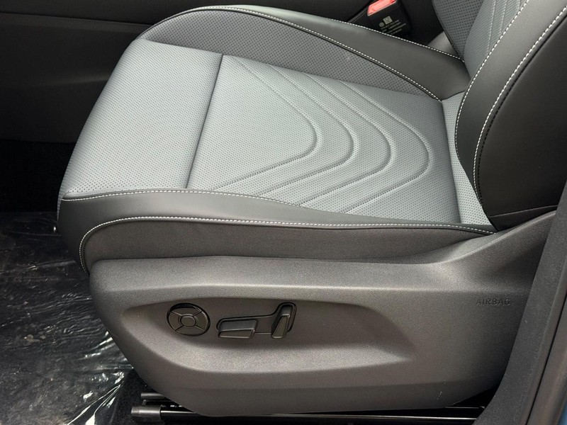 Volkswagen Tiguan Vehicle Full-screen Gallery Image 15