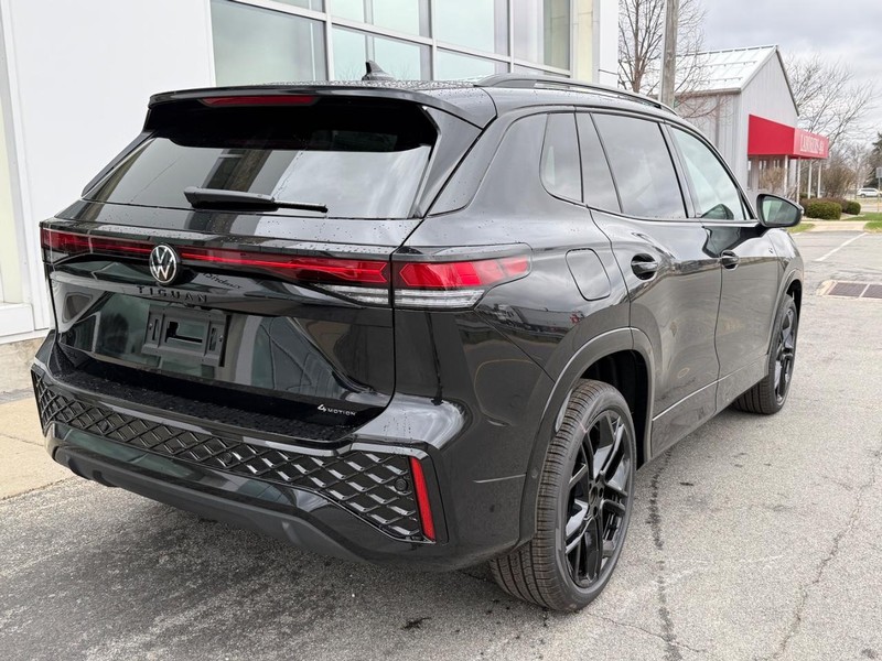 Volkswagen Tiguan Vehicle Full-screen Gallery Image 3