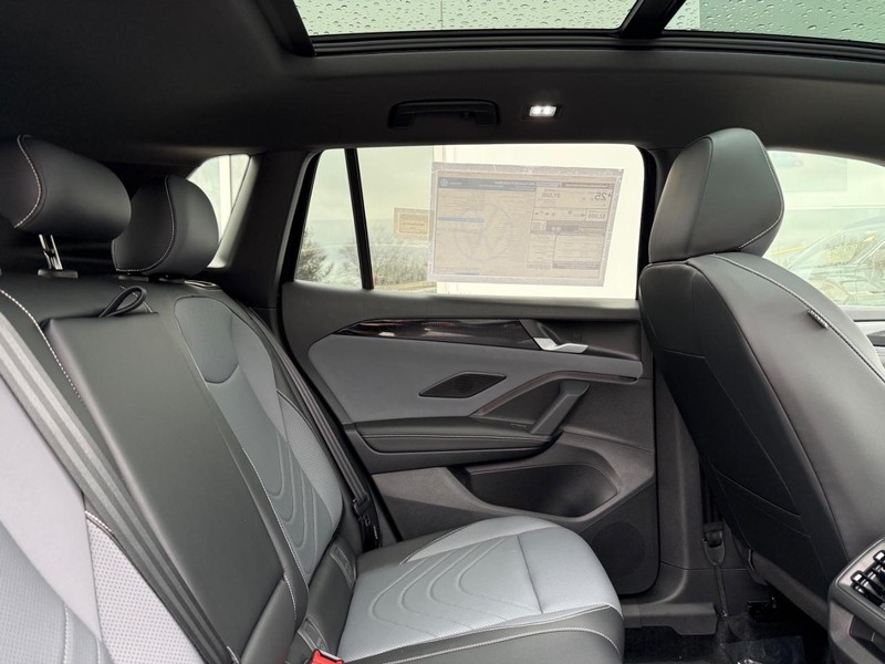 Volkswagen Tiguan Vehicle Full-screen Gallery Image 4
