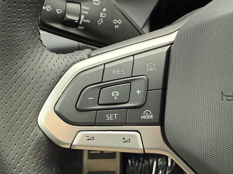 Volkswagen Tiguan Vehicle Full-screen Gallery Image 7