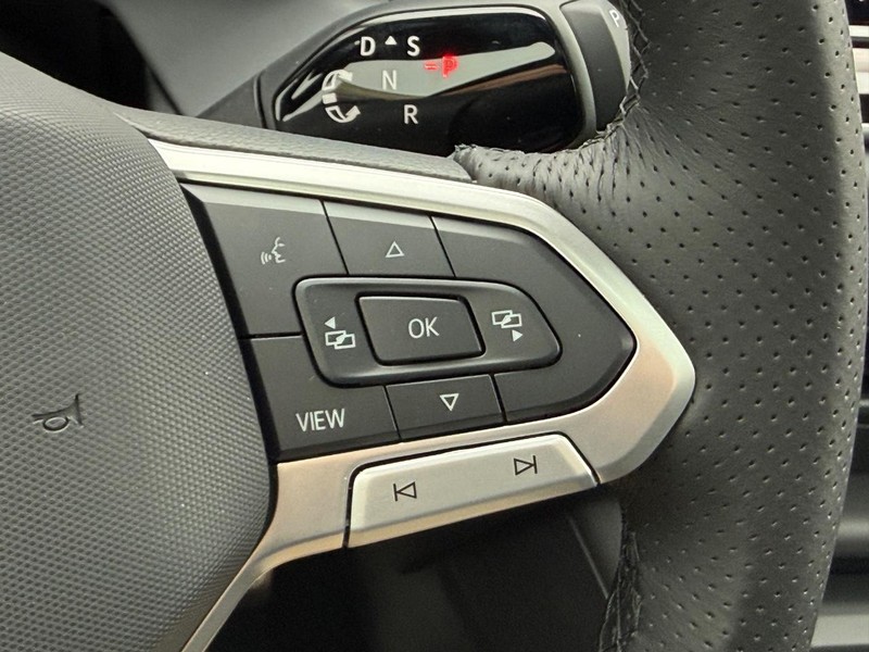 Volkswagen Tiguan Vehicle Full-screen Gallery Image 8