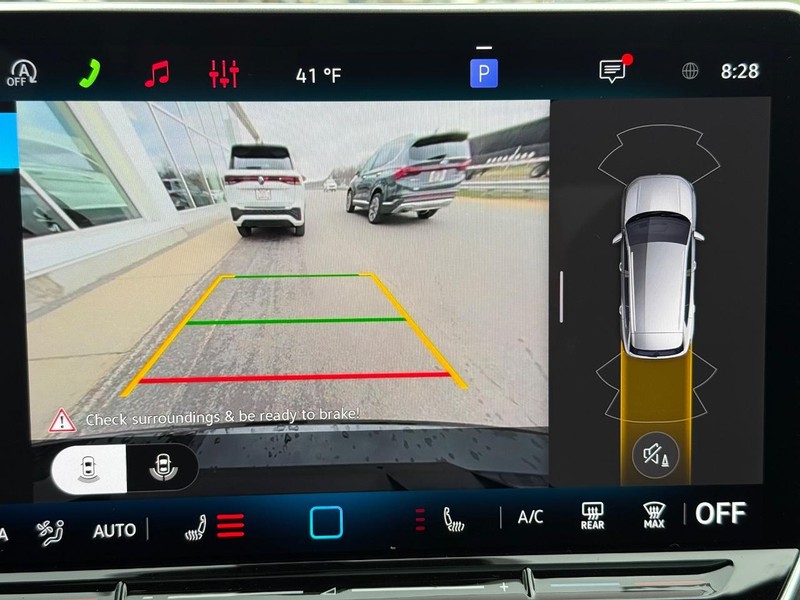 Volkswagen Tiguan Vehicle Full-screen Gallery Image 10