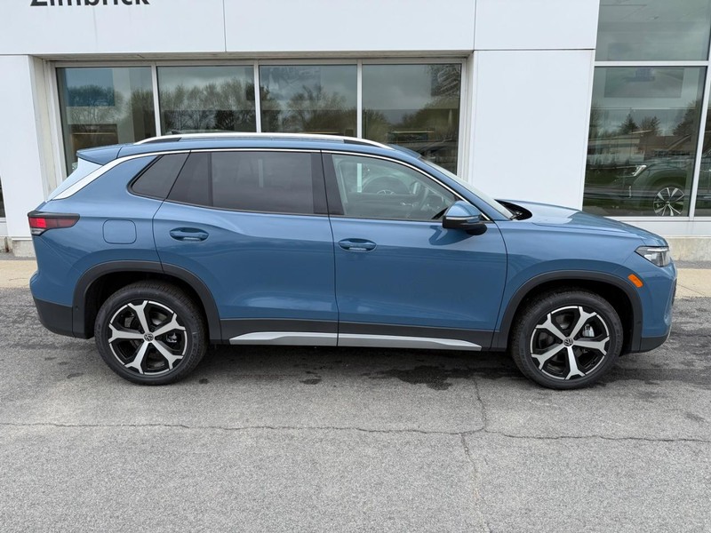 Volkswagen Tiguan Vehicle Full-screen Gallery Image 2