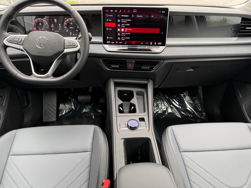 Volkswagen Tiguan Vehicle Full-screen Gallery Image 6