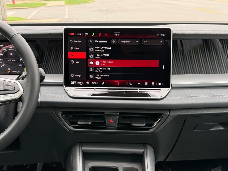Volkswagen Tiguan Vehicle Full-screen Gallery Image 8