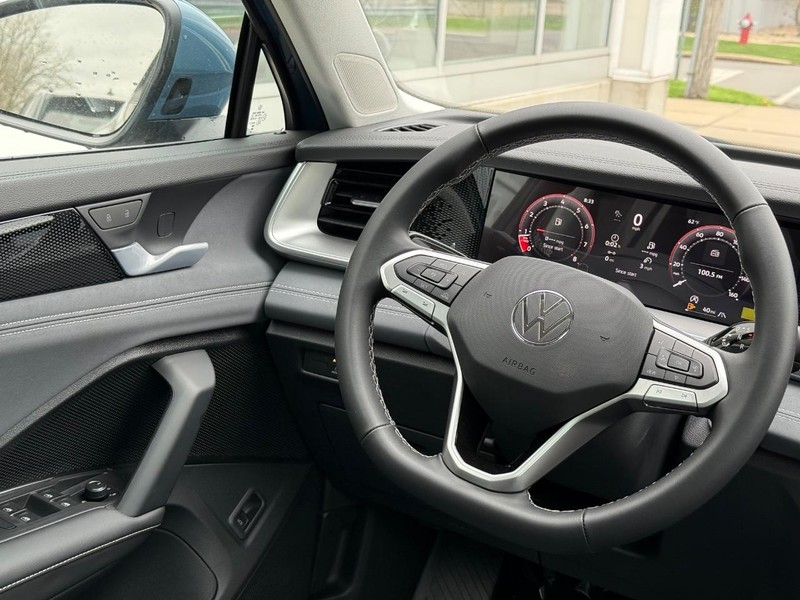 Volkswagen Tiguan Vehicle Full-screen Gallery Image 9