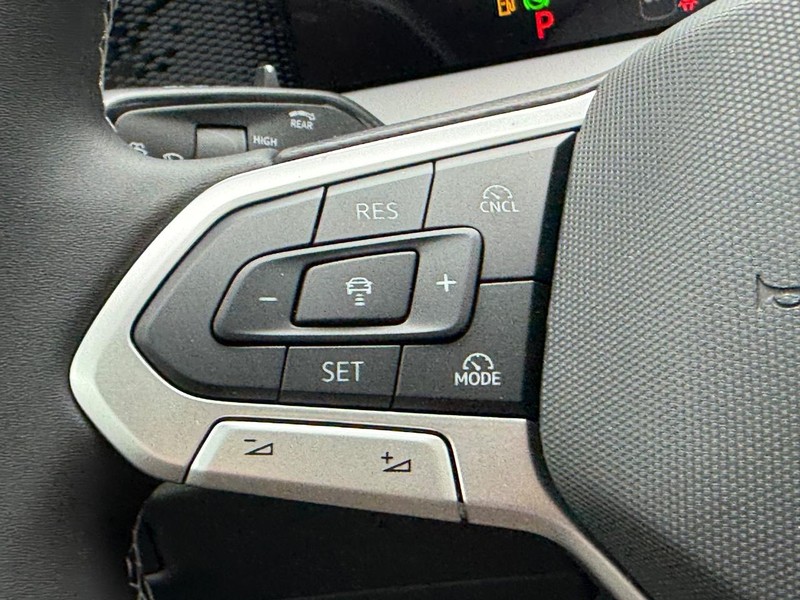 Volkswagen Tiguan Vehicle Full-screen Gallery Image 10