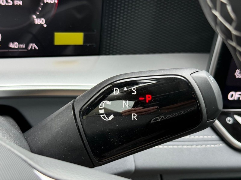 Volkswagen Tiguan Vehicle Full-screen Gallery Image 12